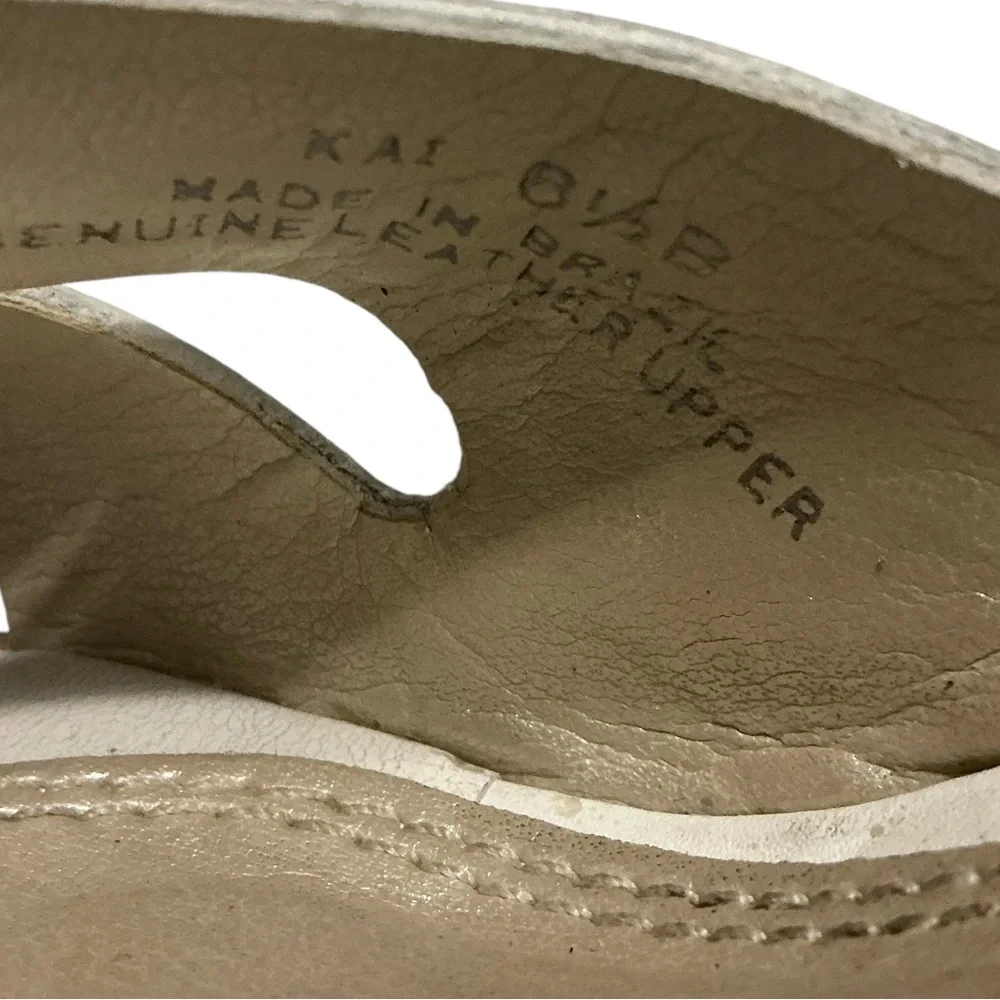 Unisa white leather sandals size 6.5 M‎
